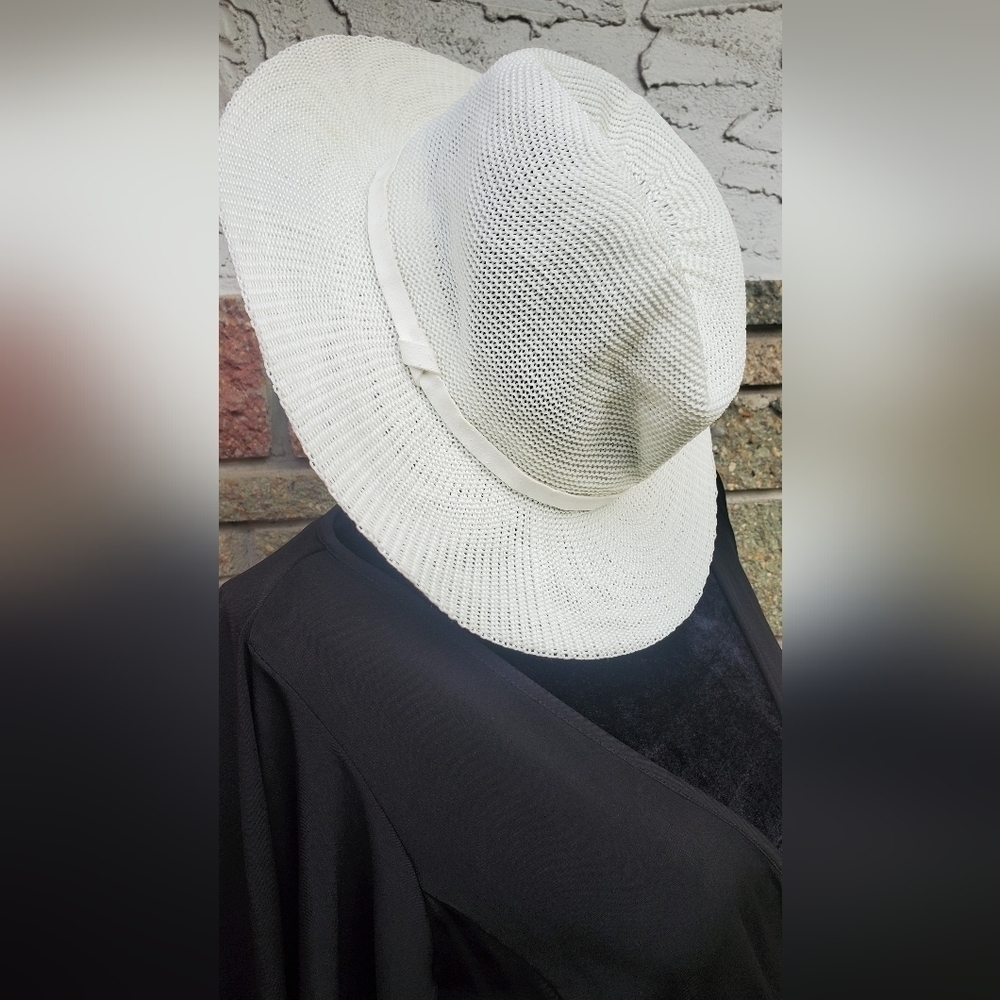 Nine West Floppy Cream Hat‎ Suede accent one Size